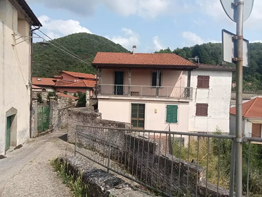 Immagine 1 di Casa semindipendente in vendita  a Casola In Lunigiana