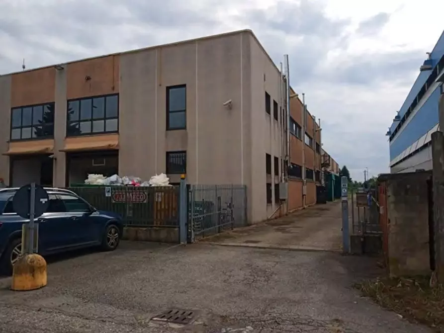 Immagine 1 di Capannone industriale in vendita  a Villasanta