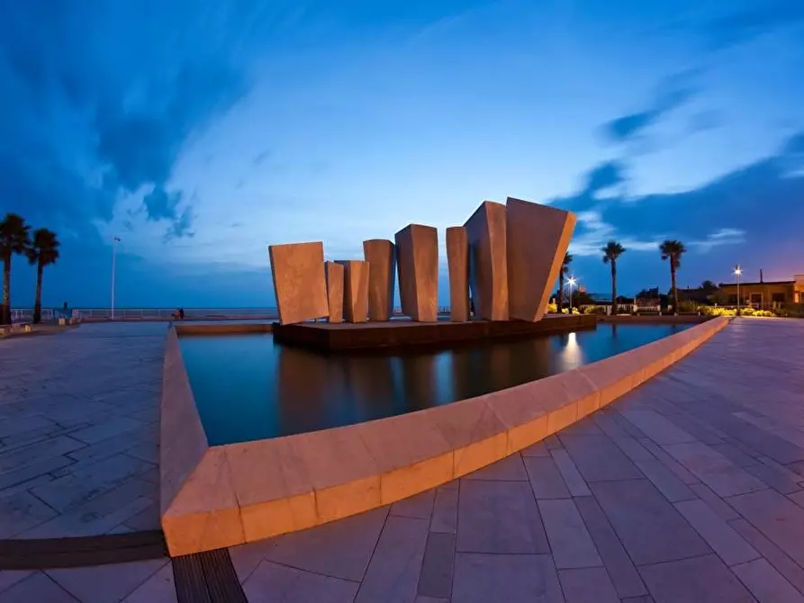 Immagine 1 di Terreno residenziale in vendita  a Massa