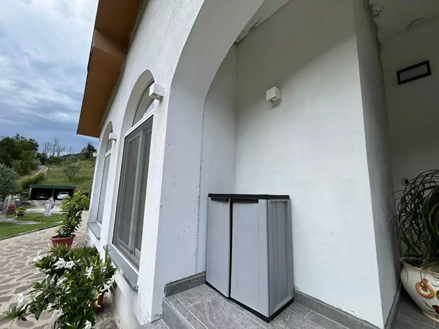 Immagine 10 di Villa in vendita  a Massa