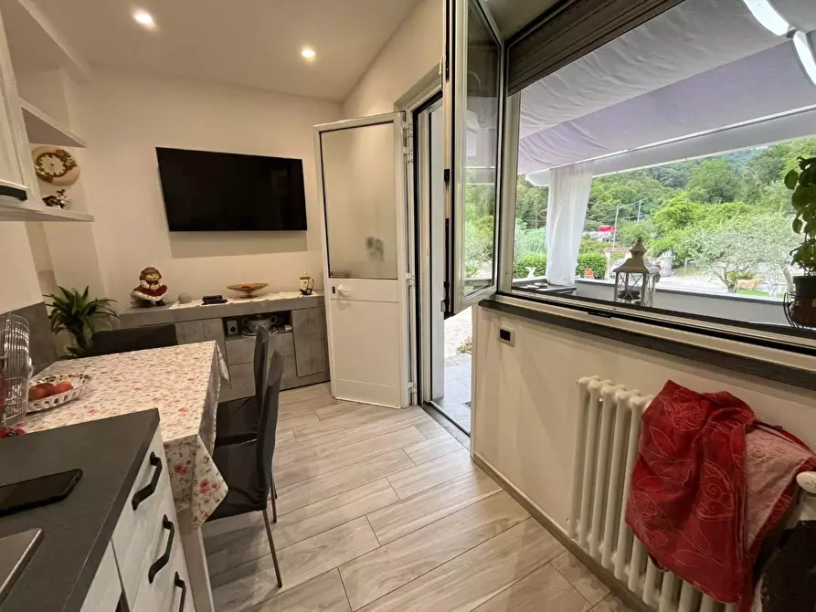 Immagine 6 di Villa in vendita  a Massa