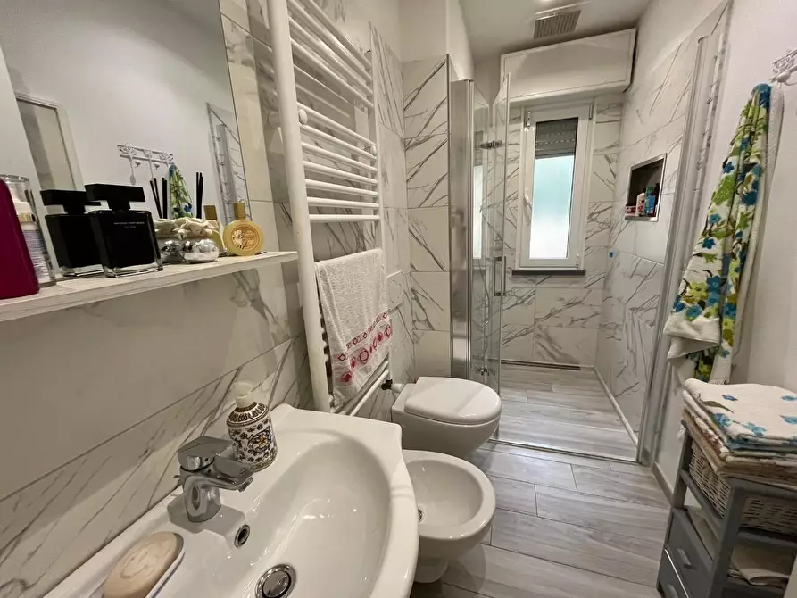 Immagine 9 di Villa in vendita  a Massa