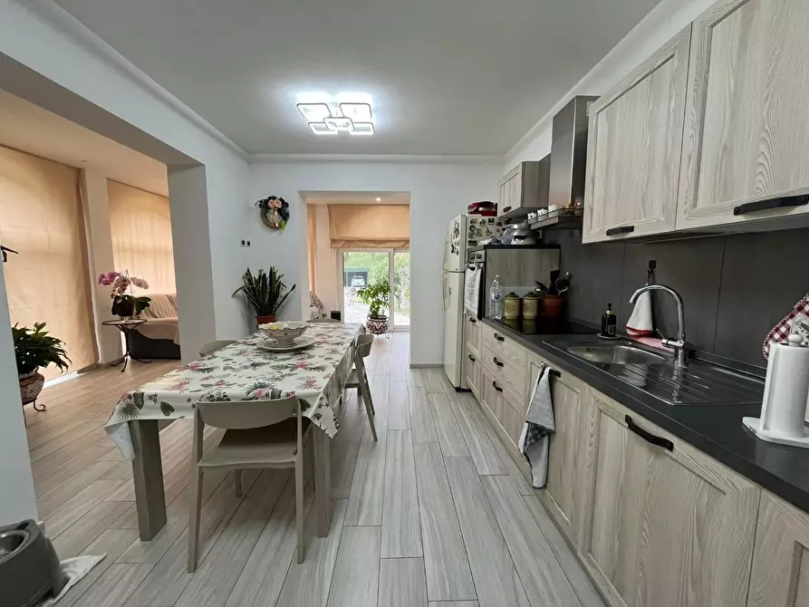 Immagine 19 di Villa in vendita  a Massa