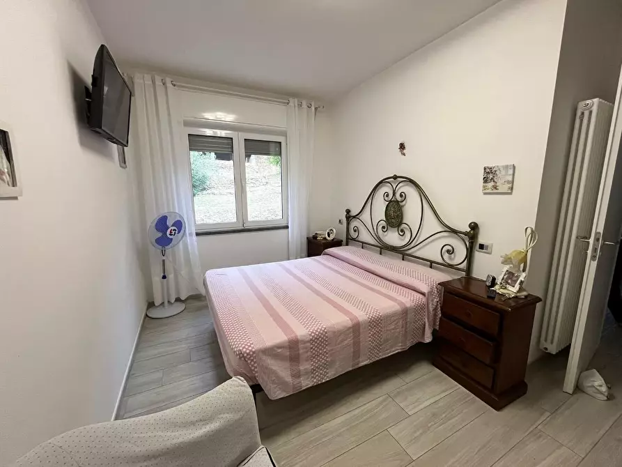 Immagine 7 di Villa in vendita  a Massa