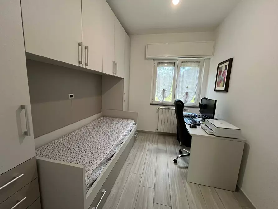 Immagine 26 di Villa in vendita  a Massa