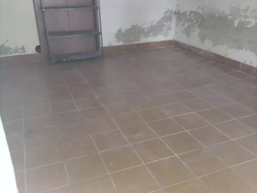 Immagine 2 di Locale commerciale in affitto  a Pisa