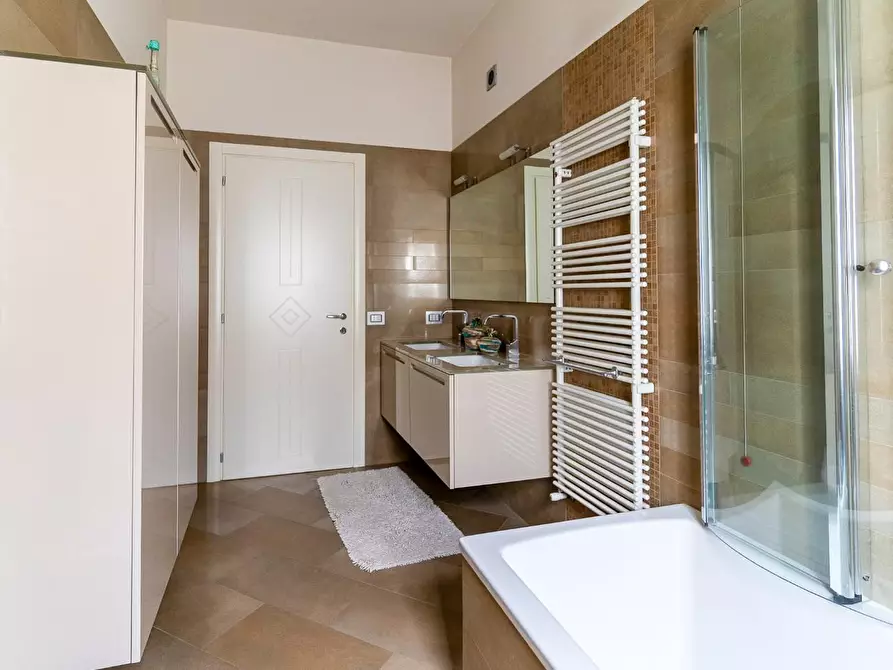 Immagine 39 di Villa in vendita  a Vinci