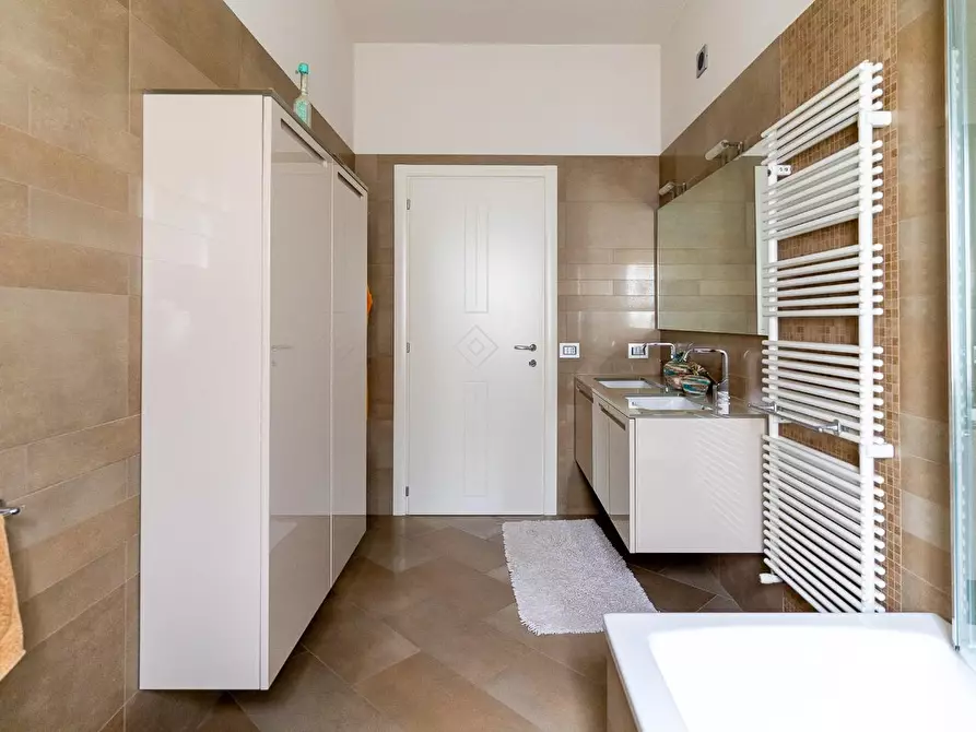 Immagine 38 di Villa in vendita  a Vinci