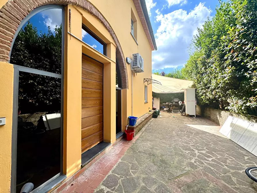 Immagine 6 di Casa colonica in vendita  a Vinci