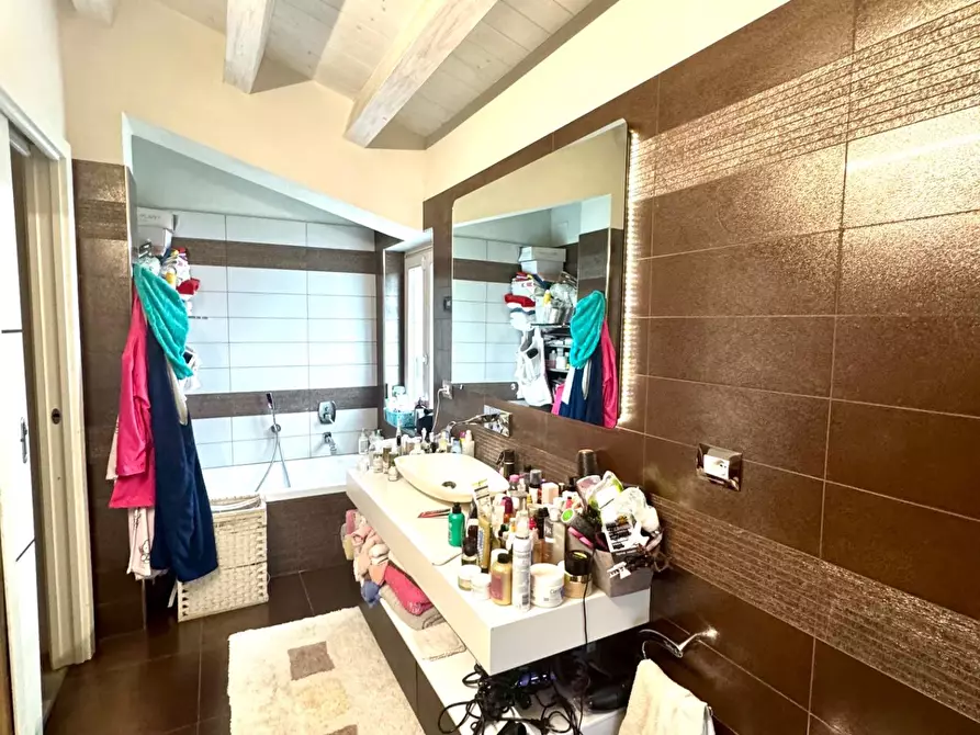 Immagine 28 di Casa colonica in vendita  a Vinci