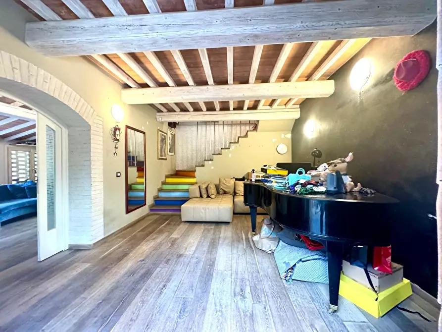 Immagine 11 di Casa colonica in vendita  a Vinci