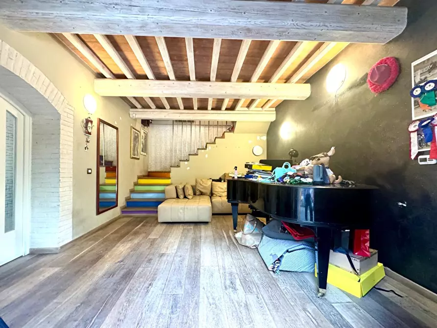 Immagine 35 di Casa colonica in vendita  a Vinci