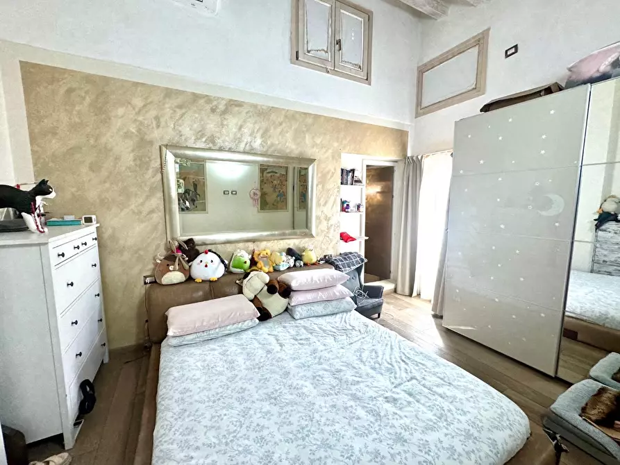 Immagine 25 di Casa colonica in vendita  a Vinci