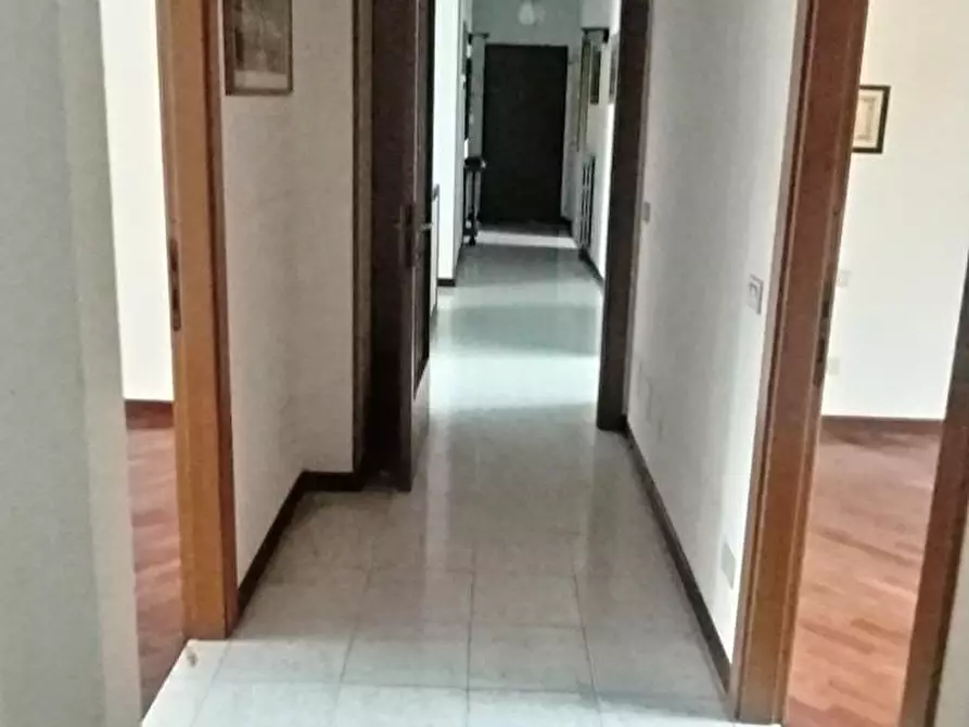 Immagine 1 di Appartamento in vendita  a Massa