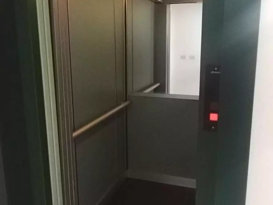 Immagine 21 di Appartamento in vendita  a Massa