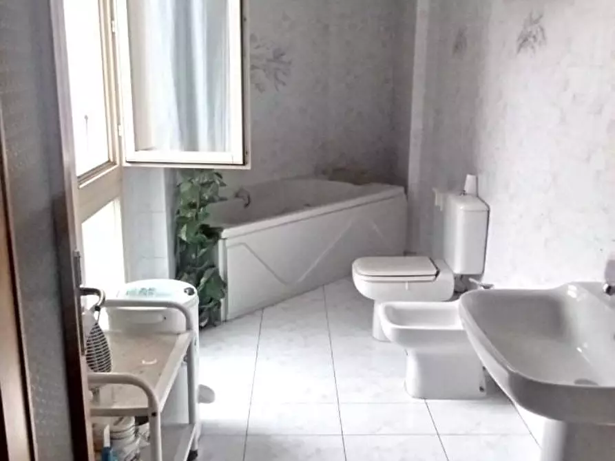 Immagine 16 di Appartamento in vendita  a Massa