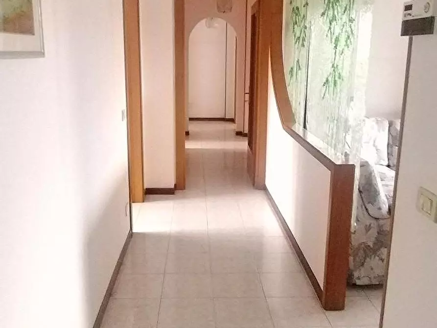 Immagine 2 di Appartamento in vendita  a Massa