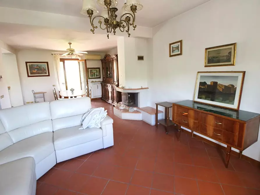 Immagine 24 di Appartamento in vendita  a Lucca