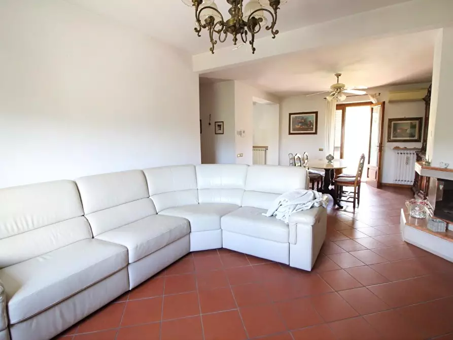 Immagine 23 di Appartamento in vendita  a Lucca