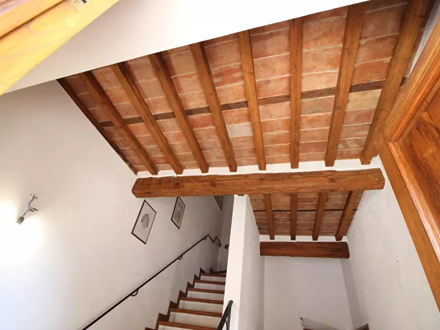 Immagine 4 di Appartamento in vendita  a Lucca