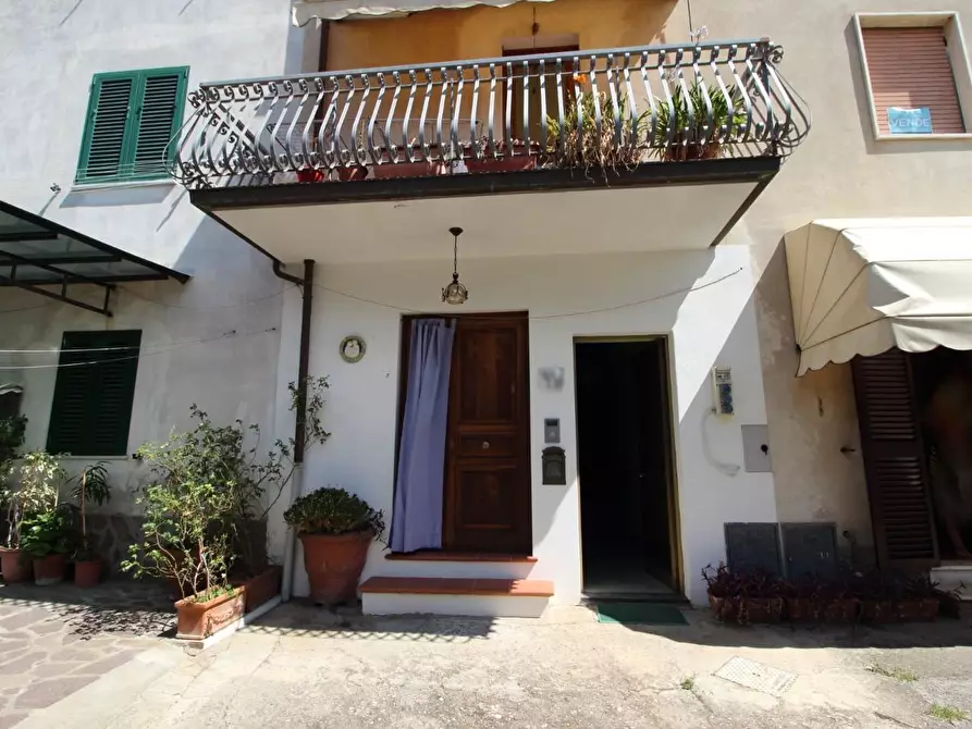 Immagine 43 di Appartamento in vendita  a Lucca