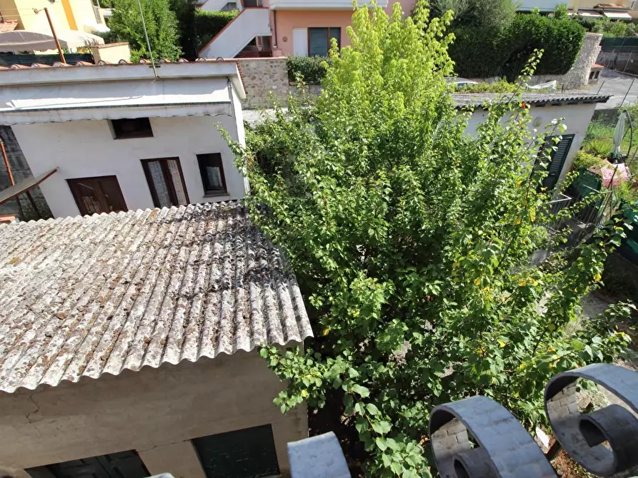 Immagine 36 di Appartamento in vendita  a Lucca