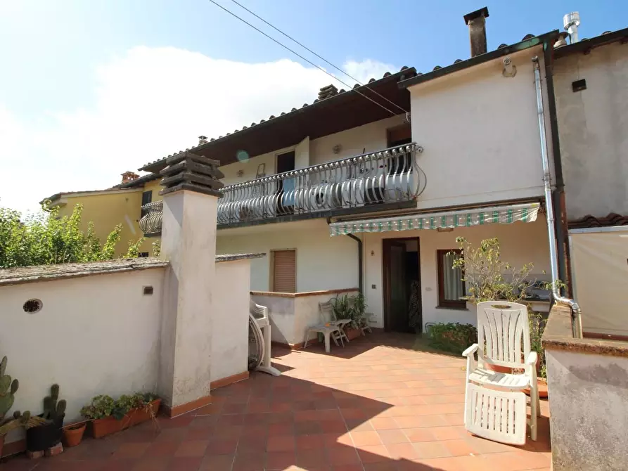 Immagine 14 di Appartamento in vendita  a Lucca