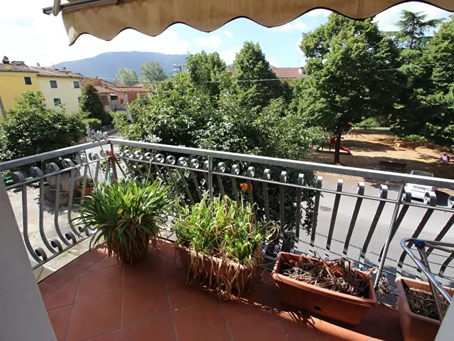 Immagine 18 di Appartamento in vendita  a Lucca