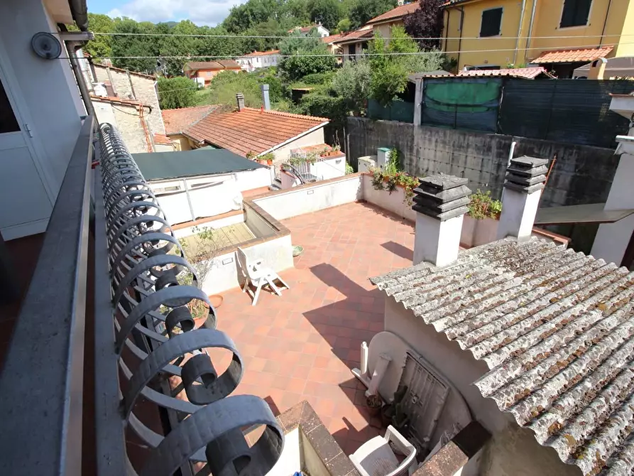 Immagine 35 di Appartamento in vendita  a Lucca