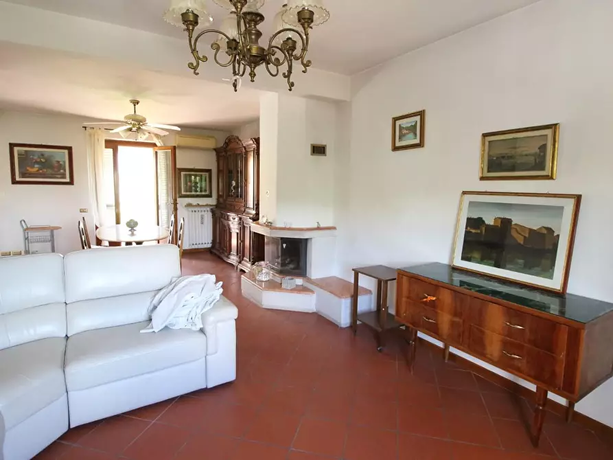 Immagine 25 di Appartamento in vendita  a Lucca