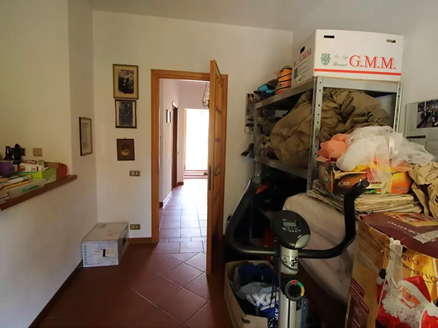 Immagine 19 di Appartamento in vendita  a Lucca