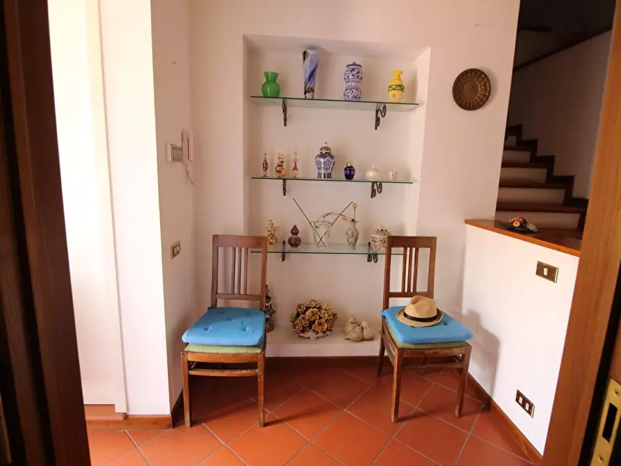 Immagine 12 di Appartamento in vendita  a Lucca