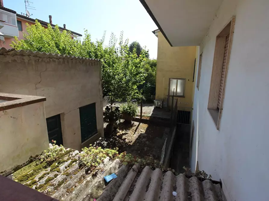 Immagine 16 di Appartamento in vendita  a Lucca