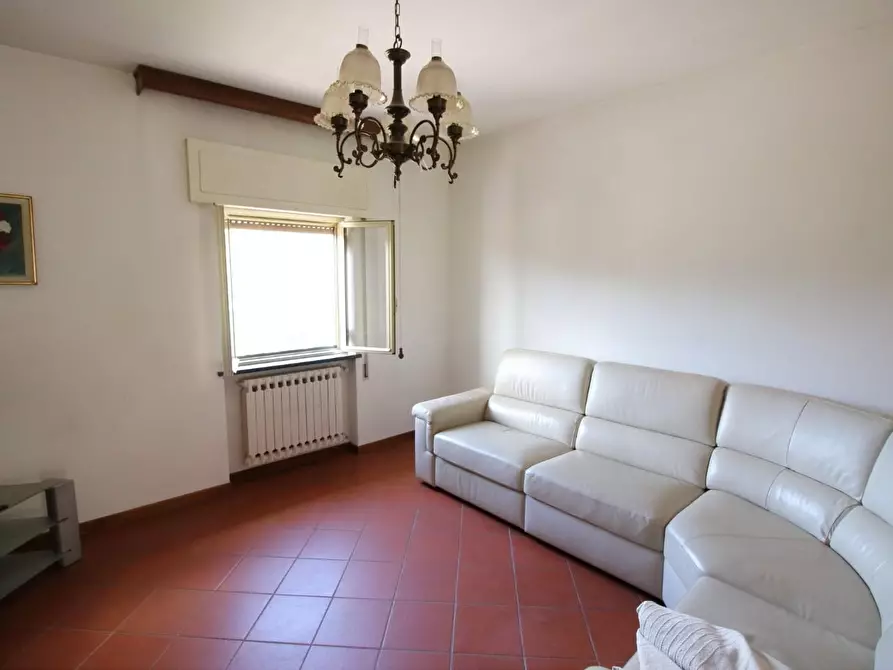 Immagine 22 di Appartamento in vendita  a Lucca