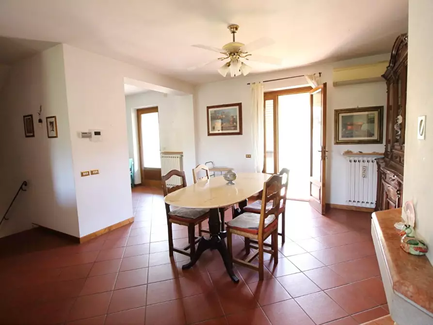 Immagine 21 di Appartamento in vendita  a Lucca