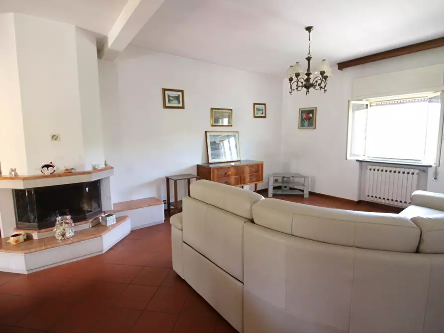 Immagine 20 di Appartamento in vendita  a Lucca