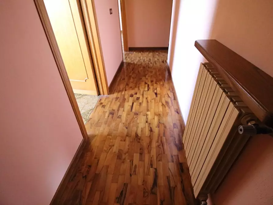 Immagine 40 di Appartamento in vendita  a Lucca