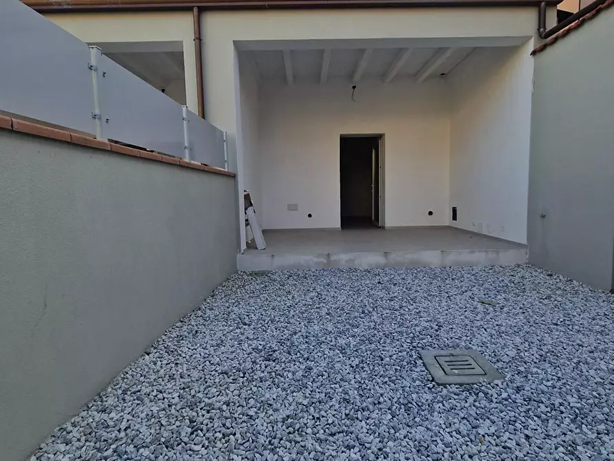 Immagine 10 di Villetta a schiera in vendita  a Carrara