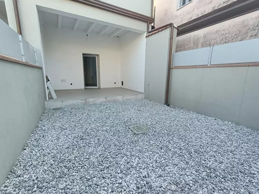 Immagine 7 di Villetta a schiera in vendita  a Carrara