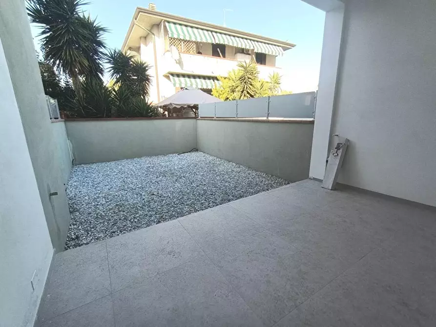 Immagine 3 di Villetta a schiera in vendita  a Carrara