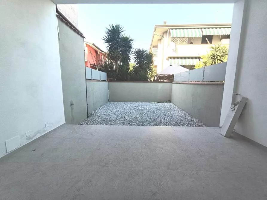 Immagine 2 di Villetta a schiera in vendita  a Carrara