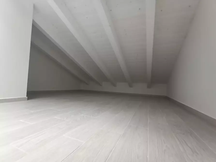 Immagine 44 di Villetta a schiera in vendita  a Carrara