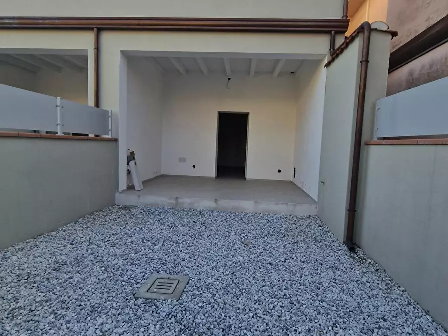 Immagine 8 di Villetta a schiera in vendita  a Carrara