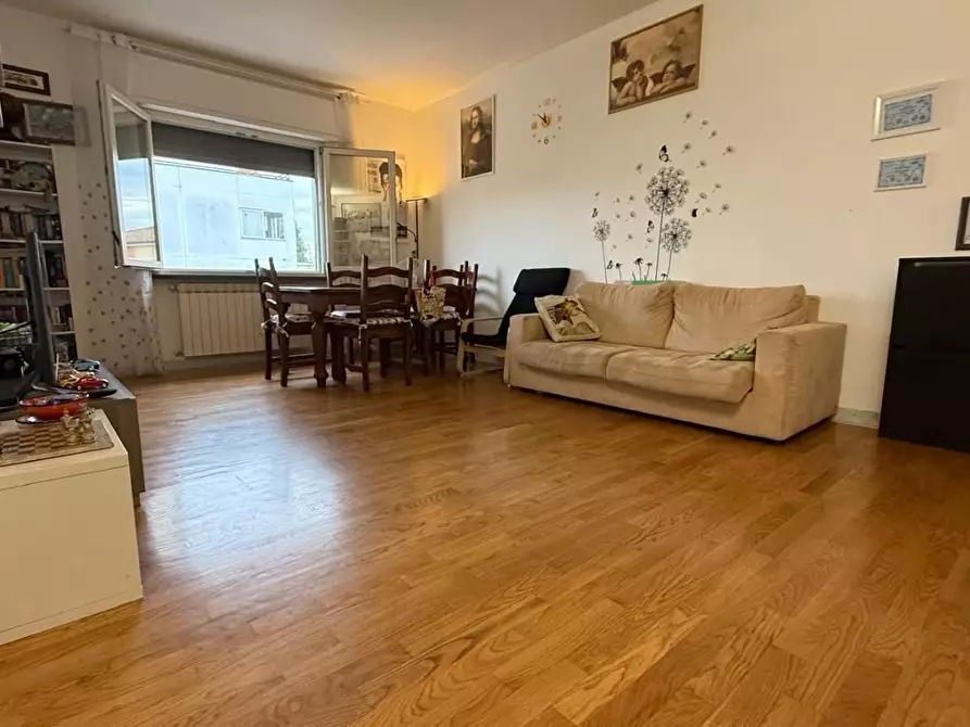 Immagine 1 di Appartamento in vendita  a Viareggio