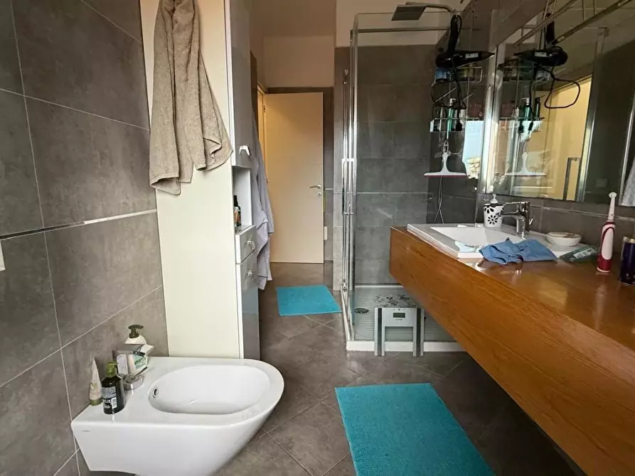 Immagine 11 di Appartamento in vendita  a Viareggio