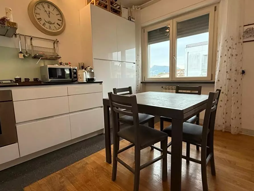 Immagine 4 di Appartamento in vendita  a Viareggio