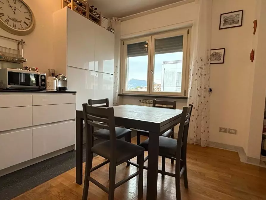 Immagine 10 di Appartamento in vendita  a Viareggio