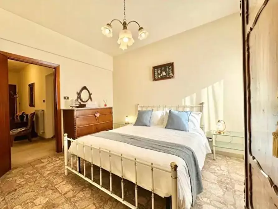 Immagine 8 di Appartamento in vendita  a Camaiore