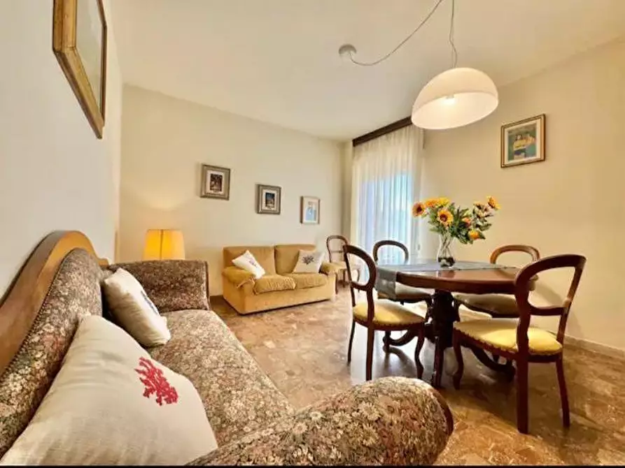 Immagine 2 di Appartamento in vendita  a Camaiore