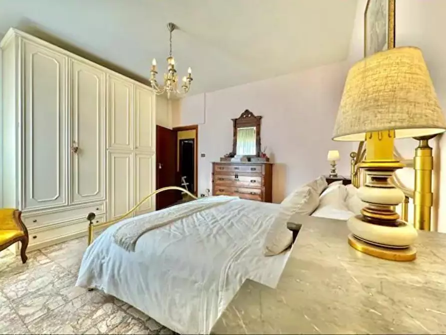 Immagine 9 di Appartamento in vendita  a Camaiore